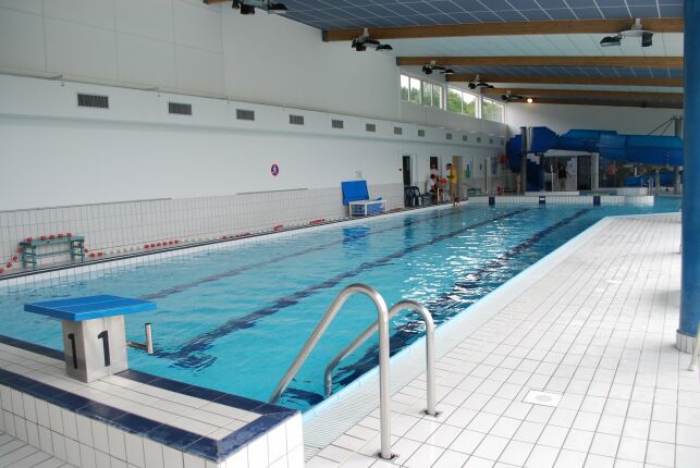 Le grand bassin de natation de la piscine communautaire à Vireux-Wallerand