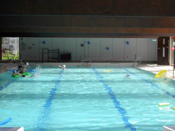 Le grand bassin de la piscine de Rohrbach les Bitches