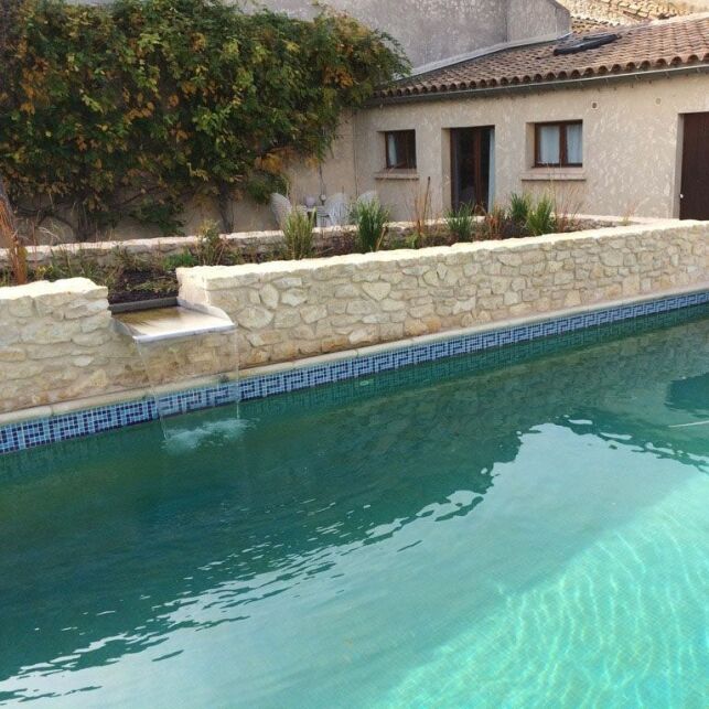 Le bassin d'épuration Blue-Set peut être posé sur une piscine traditionnelle en rénovation.