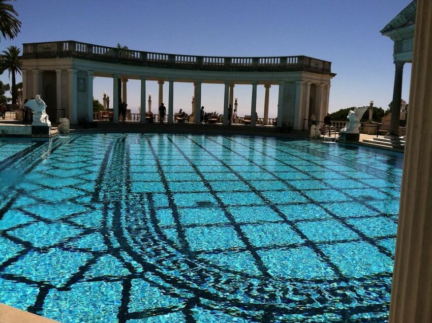 Piscine Neptune : authentiques colonnes romaines&nbsp;&nbsp;