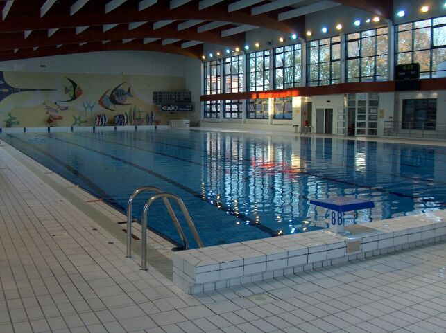 Les plots de départ de la piscine olympique à Chalons en Champagne