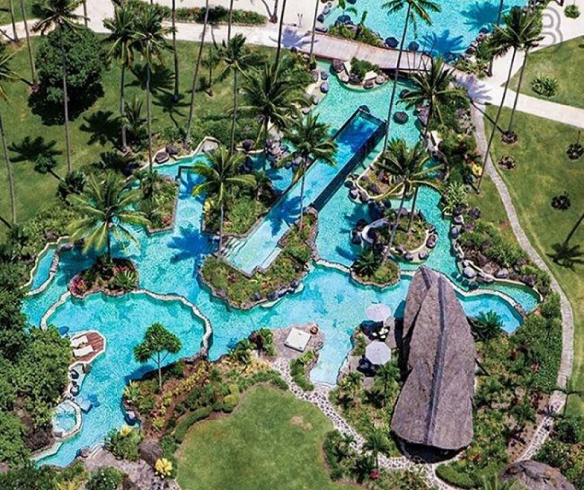 Piscine paradisiaque du Laucala Island Resort aux Îles Fidji, vue du ciel&nbsp;&nbsp;