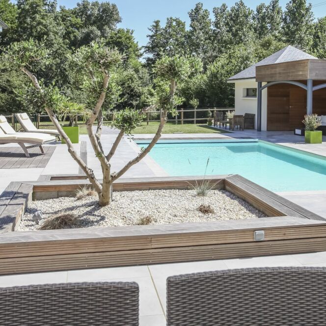 Piscine rectangulaire Day&Night, de jour, par Caron Piscines © Photographe : Fred Pieau