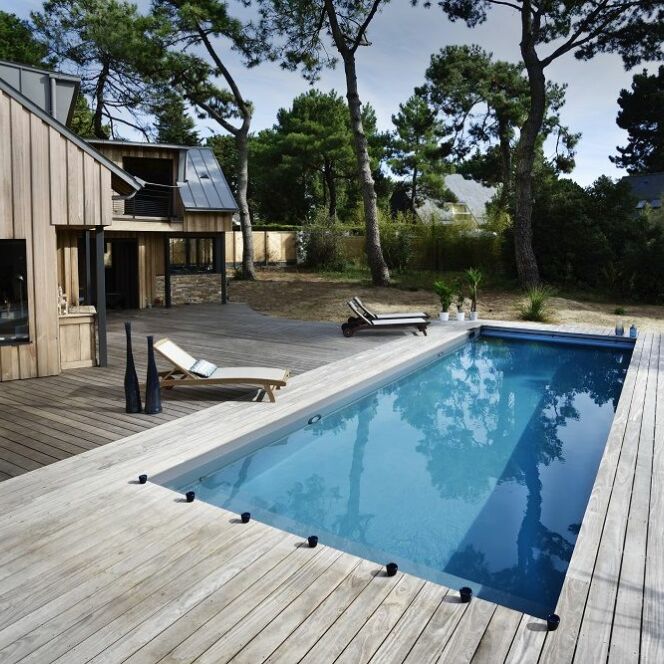 Piscine rectangulaire enterrée en béton, Caron Piscines © lmwr