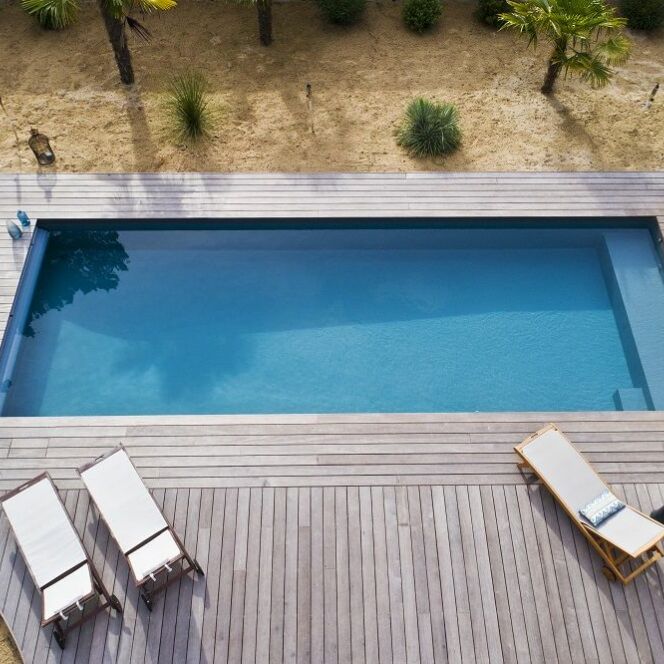Piscine rectangulaire enterrée en béton, Caron Piscines © lmwr
