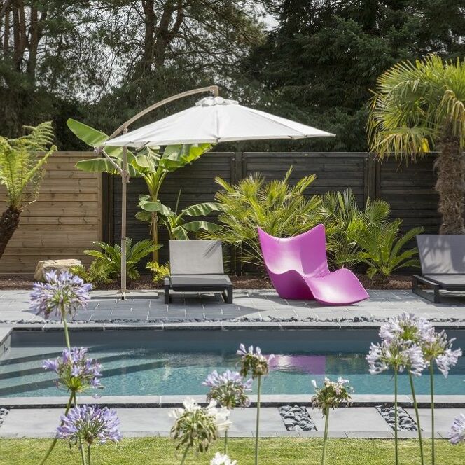 Piscine rectangulaire zen, par Caron Piscines © Photographe : Fred Pieau