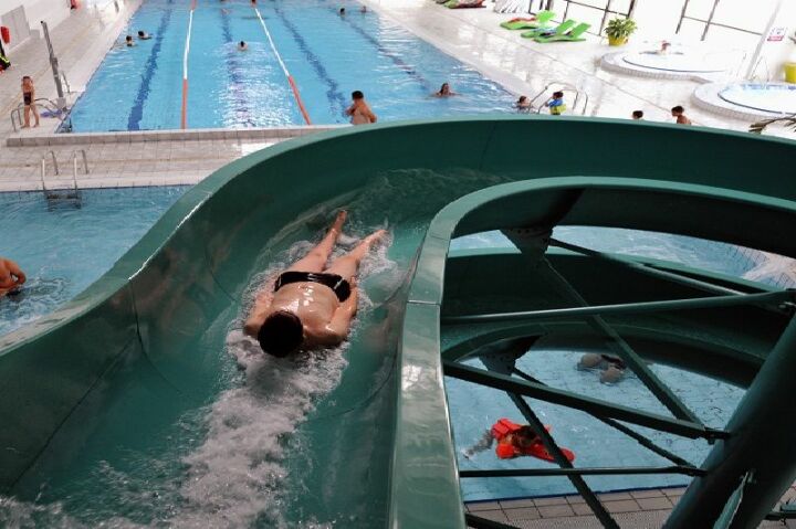 Piscine Spadium à Monts : le toboggan Piscine Spadium à Monts : le toboggan