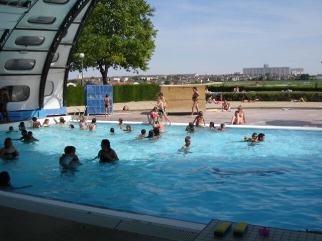 Piscine tournesol à Fagnières Piscine tournesol à Fagnières