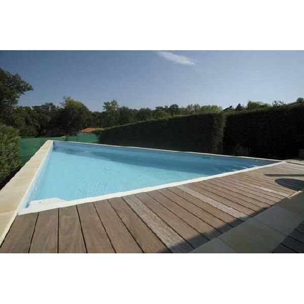 coque piscine triangulaire