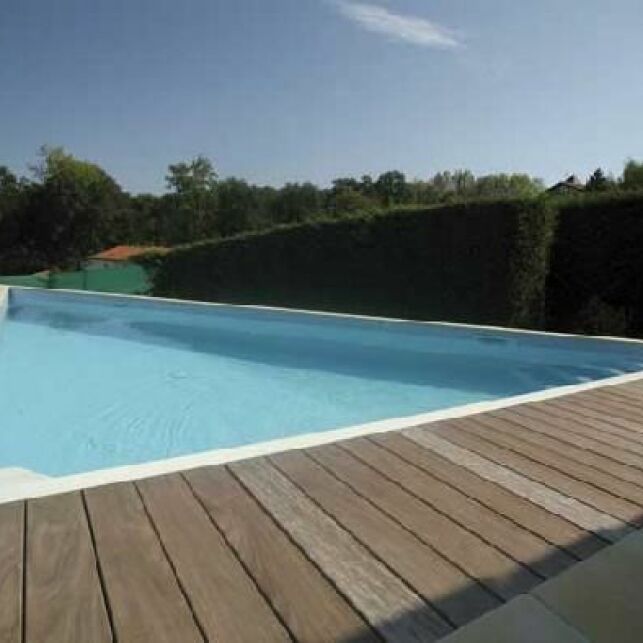 Piscine triangulaire Carré Bleu