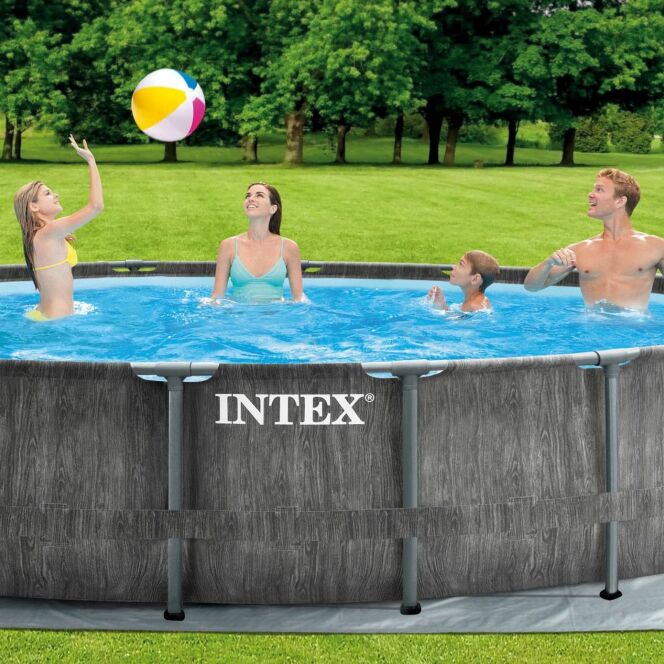 Les piscines Baltik se montent en moins de 1 heure sans outils. © INTEX