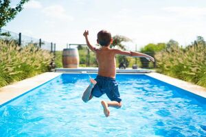 La piscine vertueuse : une piscine éco-responsable, pratique et plus économique