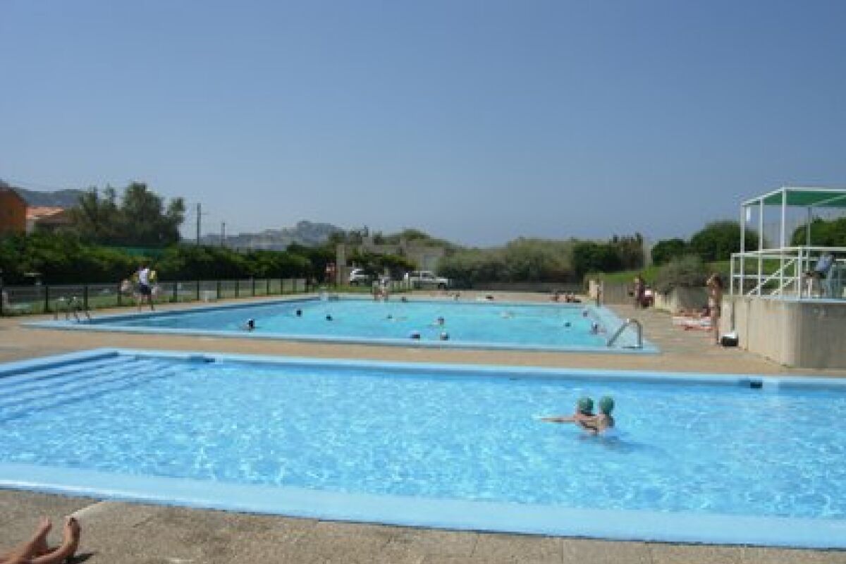 Piscine La Pointe Rouge A Marseille Horaires Tarifs Et Telephone Guide Piscine Fr