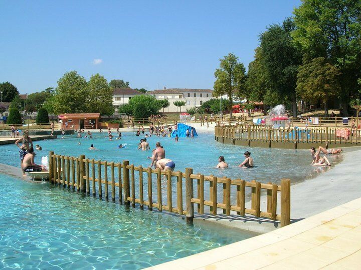 Piscine municipale à Gondrin Piscine municipale à Gondrin