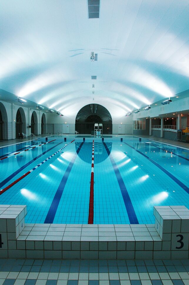 La piscine de Puteaux est équipée d'un bassin couvert qui permet de nager quelle que soit la température extérieure
