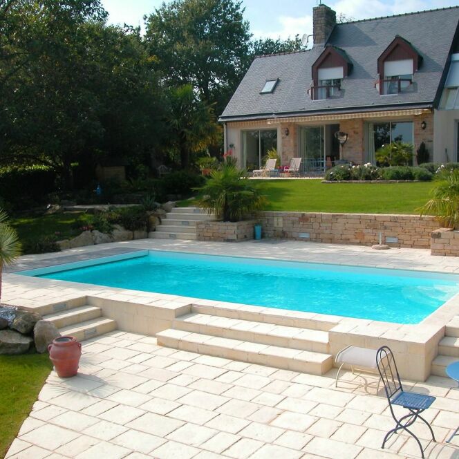 Ambiance conviviale et familiale, belle piscine pour des vacances de détente © L'Esprit piscine