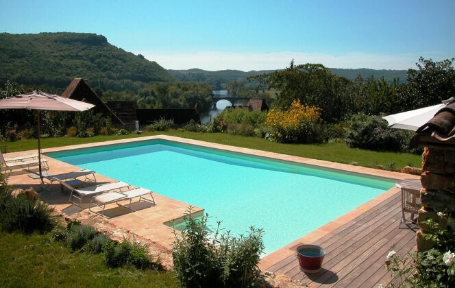 Piscine familiale rectangulaire à la campagne © L'Esprit piscine