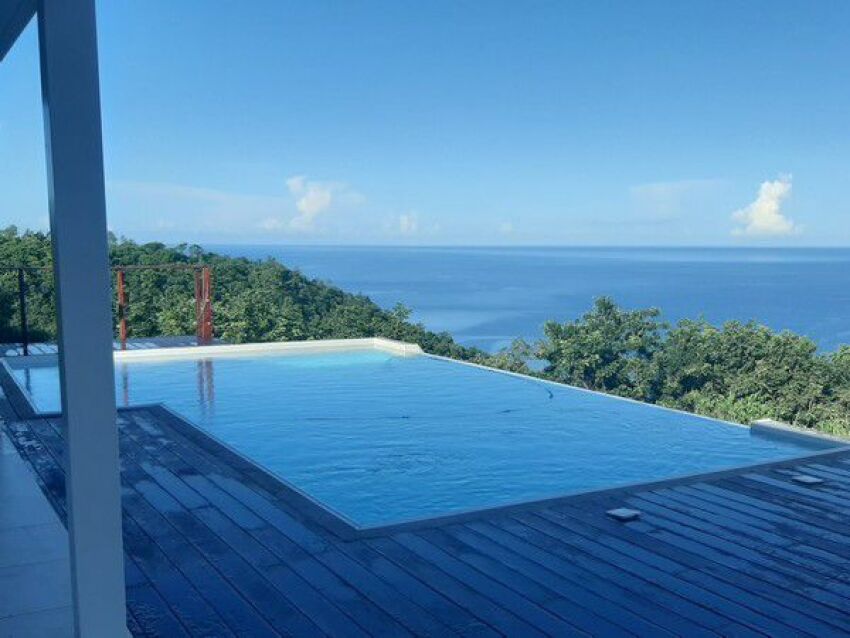 Une piscine à débordement, par Piscines Marinal&nbsp;&nbsp;