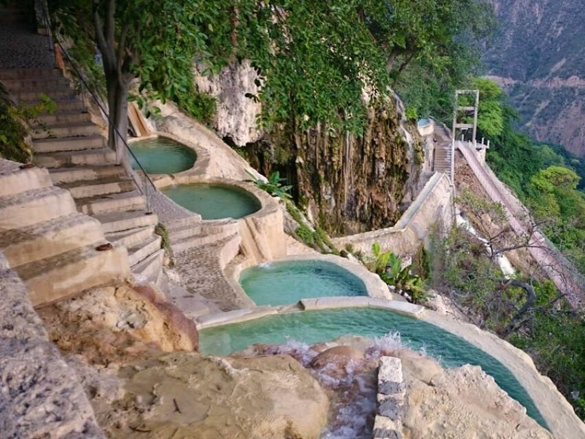 Piscines naturelles des grottes de Tolantongo, au Mexique&nbsp;&nbsp;