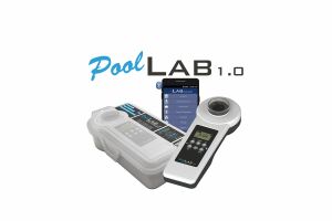 Pool Lab 1.0 : le photomètre qui analyse 13 paramètres de l’eau de votre piscine&nbsp;!