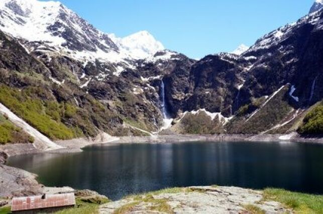 Profitez de votre cure thermale dans les Pyrénées pour admirer les lacs de montagne.