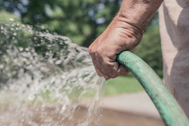 Quel débit d'eau pour remplir sa piscine ?
