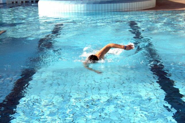 Quel rythme d’entraînement pour un nageur débutant ?