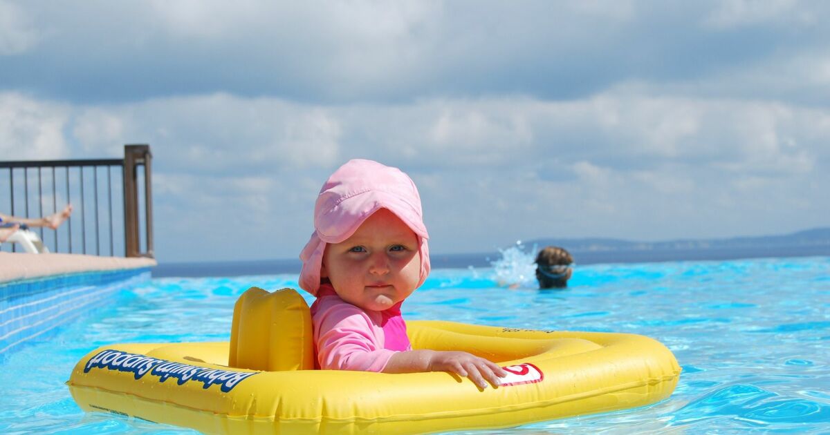 Quels Accessoires Amener Pour Un Bebe A La Piscine Guide Piscine Fr