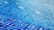 Couleur de l'eau d’une piscine : l'influence du revêtement