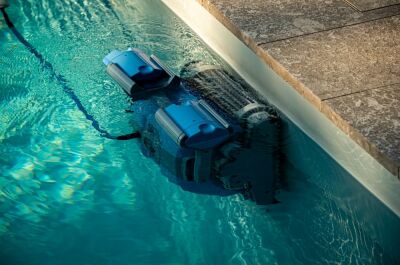 Robot de piscine pour parois et fond
