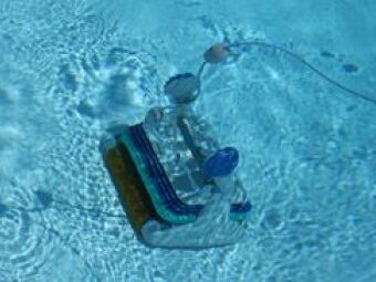 Robot de piscine qui n’avance plus, que faire ? 