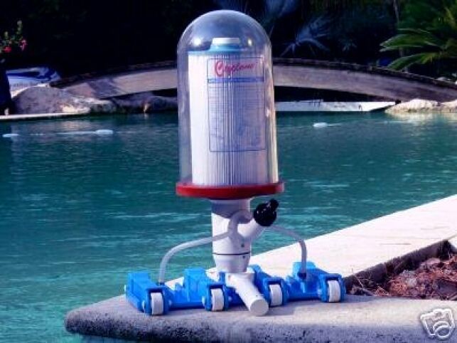 Robot nettoyeur et aspirateur piscine Cyclone