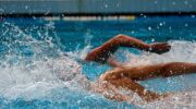 Natation : 5 bonnes raisons de s’entraîner entre amis
