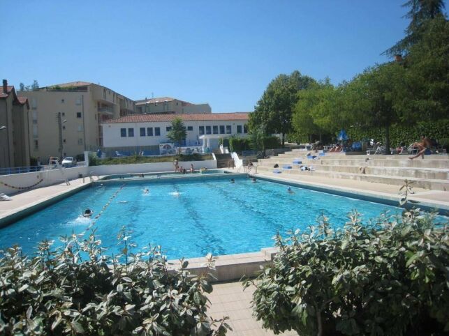 S'entraîner à la natation est possible en été à la piscine de Privas