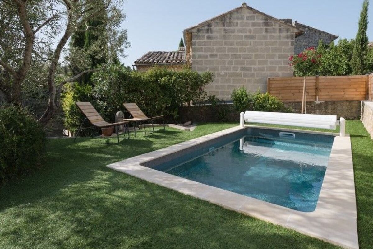 Couvrir Une Piscine Enterrée, Semi-Enterrée Ou Hors Sol : Les Différentes  Solutions - Guide-Piscine.fr