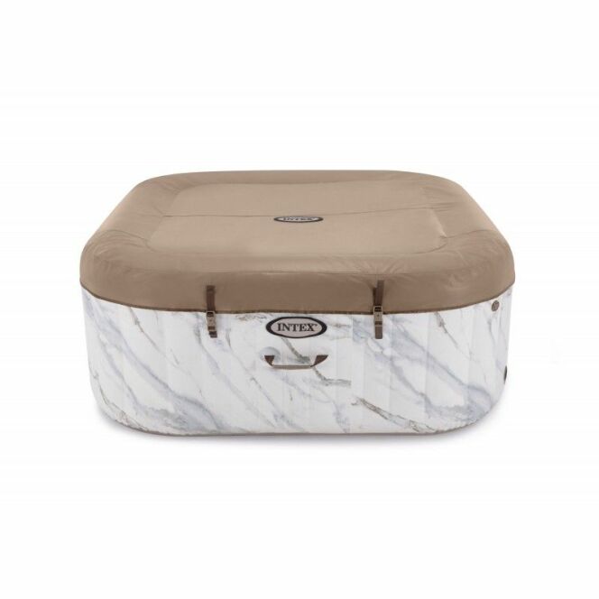 Protégez votre spa avec le couvercle inclus parmi les nombreux accessoires qui accompagnent votre achat  © Intex