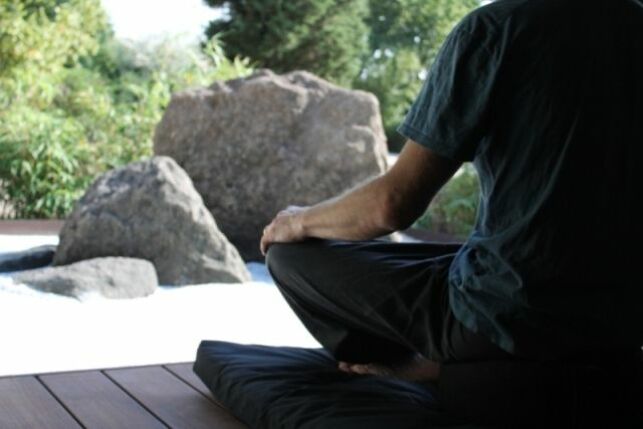 Méditation sur la terrasse de contemplation