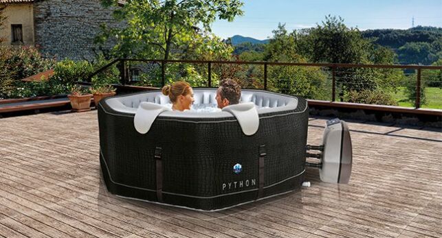 Le luxe ultime pour votre jardin - le spa NetSpa Python : un design innovant et robuste avec des massages en 360° pour une détente absolue.