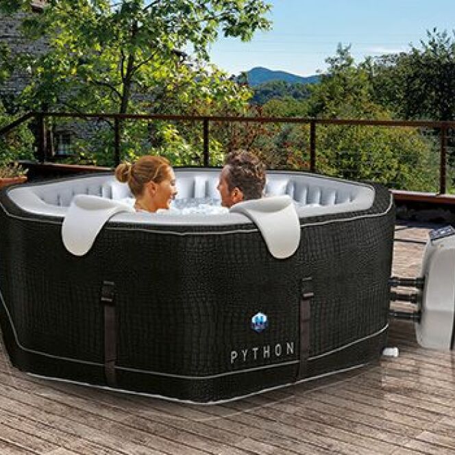 Le luxe ultime pour votre jardin - le spa NetSpa Python : un design innovant et robuste avec des massages en 360° pour une détente absolue. DR