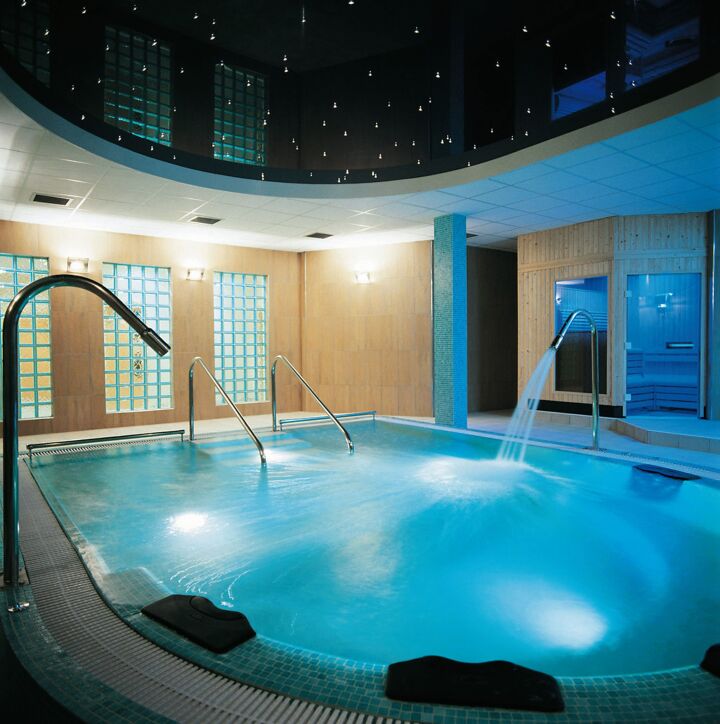 Hydrospa V spa de nage à débordement par Clair Azur GuidePiscine.fr