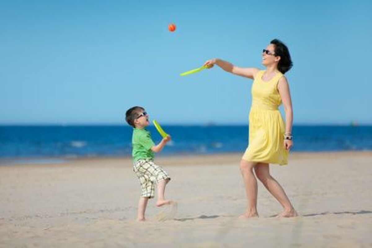 5 écogestes à la plage : sensibilisez vos enfants dès le plus