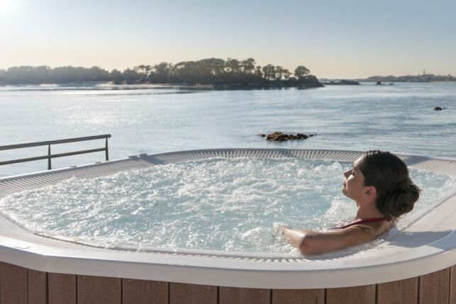 Thalasso à Roscoff : le jacuzzi avec vue sur la mer