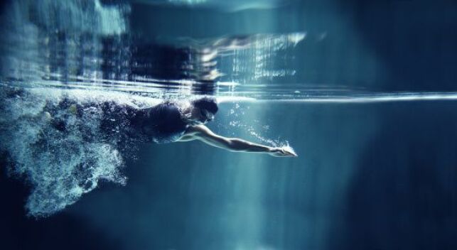 Travailler la vitesse en natation demande beaucoup de persévérance. 