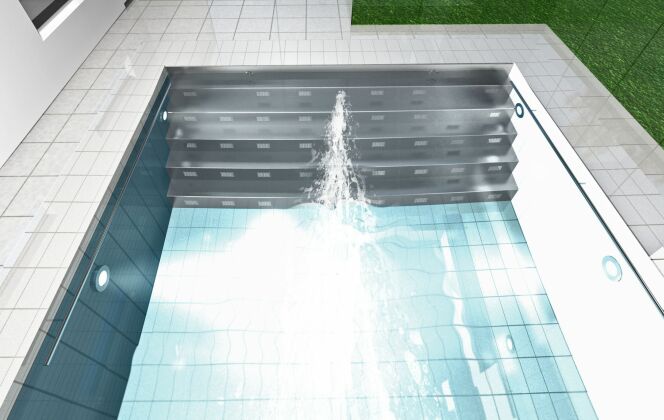 BINDER a également imaginé un escalier en acier pour rendre l'accès à la piscine plus aisé. L'escalier est équipé du système HydroStar par défaut et est ajusté individuellement à la taille de chaque piscine. © HydroStar - BINDER