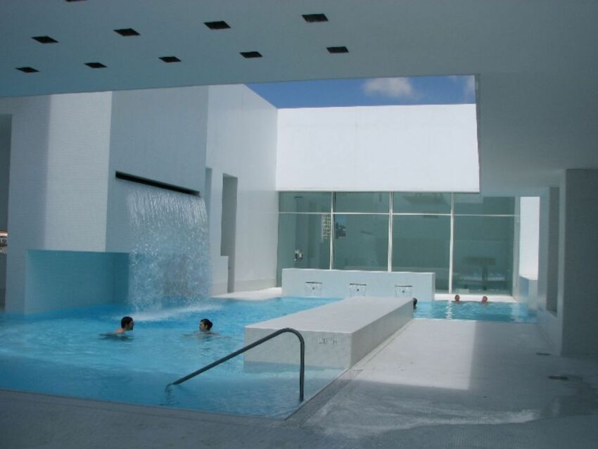 Un centre aquatique à l'architecture épurée et moderne&nbsp;&nbsp;