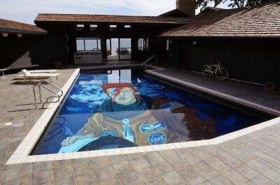 Une piscine en hommage à David Bowie
