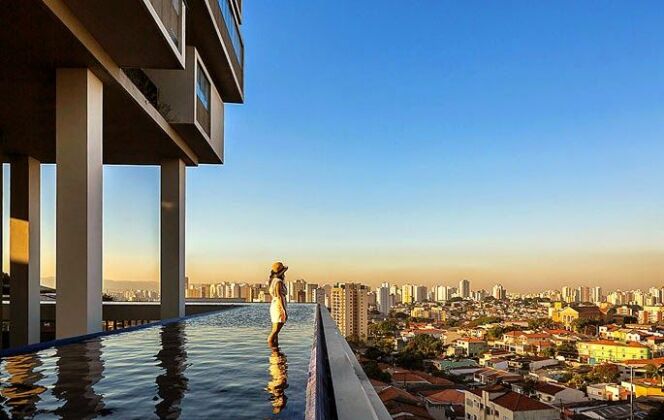 Un immeuble à 360° entouré d’une piscine !  © isay weinfeld 360 building pool