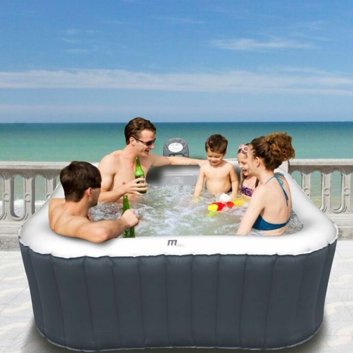 Plusieurs types de jacuzzis peuvent s'installer à l'extérieur. Plusieurs types de jacuzzis peuvent s'installer à l'extérieur.