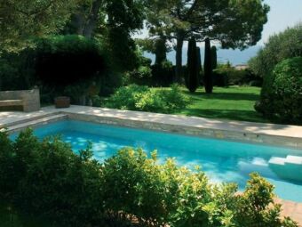 Un jardin aménagé autour de votre piscine 