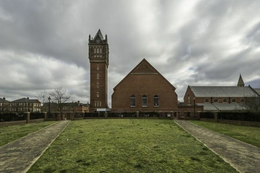 Un lieu à l'histoire singulière : hôpital psychiatrique, puis église et enfin salle de sport&nbsp;&nbsp;